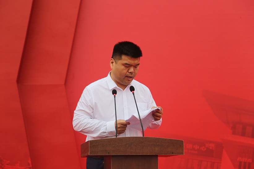 藥都集團總經理、安國市中藥協(xié)會會長李龍受邀出席安國市中藥材批發(fā)交易市場開業(yè)慶典并作致辭